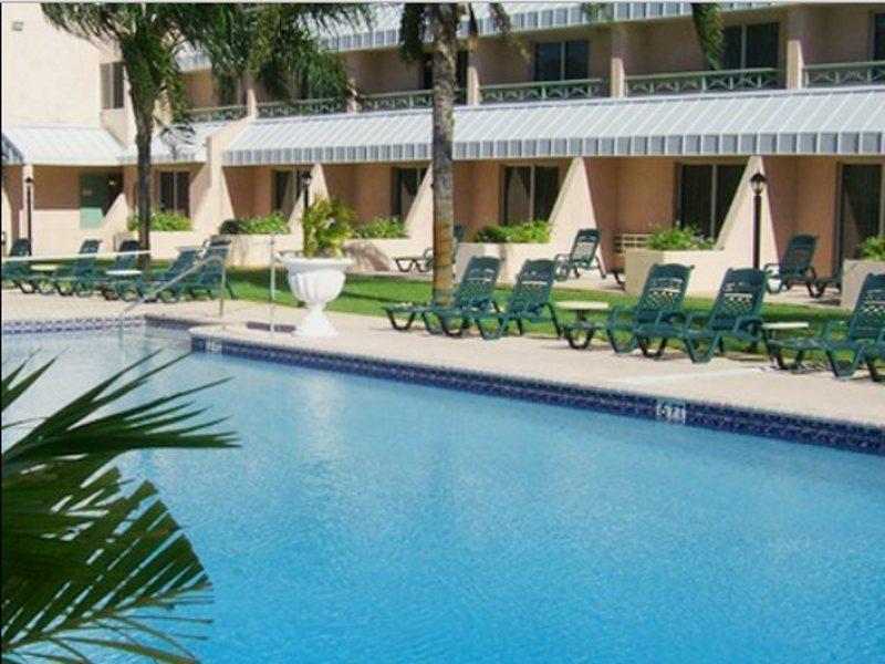 Castaways Resort And Suites Фрипорт-Сити Экстерьер фото